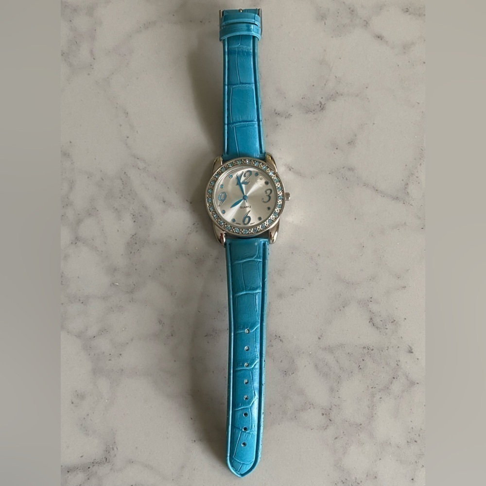 Avon Large Face Turquoise Watch - Picture 6 of 6
